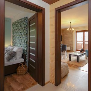 Posteľ alebo postele v izbe v ubytovaní APARTAMENT "NA MOCARNI"