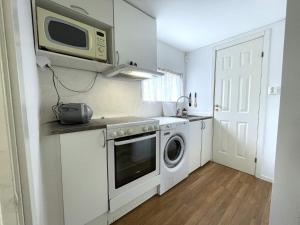 Nhà bếp/bếp nhỏ tại 2 person holiday home in NORRKÖPING