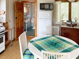 Una cocina o cocineta en 5 person holiday home in SÖLVESBORG