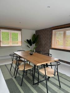 Sint-Genesius-RodeにあるVILLA avec sauna, jacuzzi et piscineのギャラリーの写真