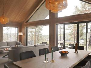 Posezení v ubytování 10 person holiday home in Søndeled