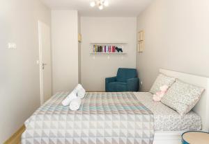 Postel nebo postele na pokoji v ubytování Homey 1-BD Apartment in Varna, next to Grand Mall Varna by Flat Mаnаger