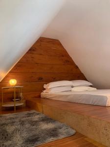 Postel nebo postele na pokoji v ubytování Hakuna Villas