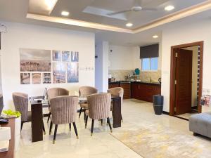 Ruang duduk di Green Star City Apartment