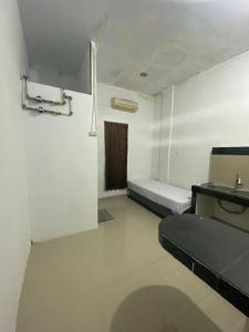 Ένα ή περισσότερα κρεβάτια σε δωμάτιο στο Almic Inn Medan