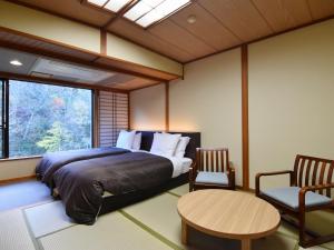 Postel nebo postele na pokoji v ubytování 式部のやかた井筒屋
