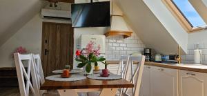 Kuchnia lub aneks kuchenny w obiekcie Apartamenty Komarno 46 Jacuzzi&Sauna