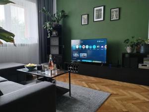 TV a/nebo společenská místnost v ubytování Nice HOME