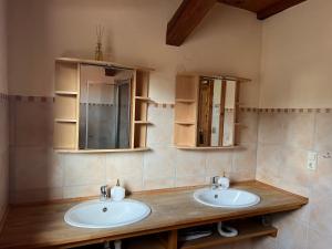 Ένα μπάνιο στο Ferienwohnung Häsenbühlhof