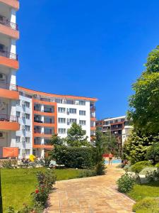 Afbeelding uit fotogalerij van Riviera Fort Beach Apartments by Kalina Resort, Ravda in Ravda