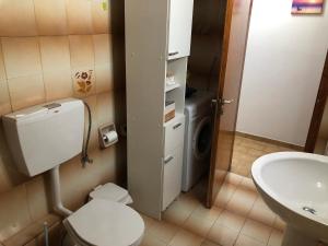 Koupelna v ubytování Σταματάκης + 25 fotografií