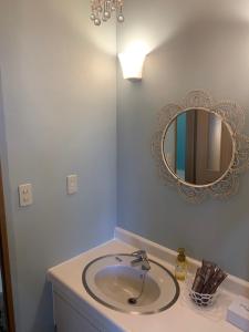 Vannituba majutusasutuses Cottage Village 宿り木荘 +11 fotot