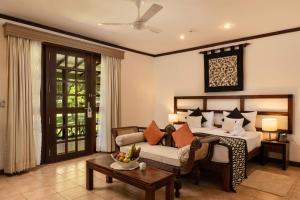 Rúm í herbergi á Tamarind Tree Garden Resort - Katunayake