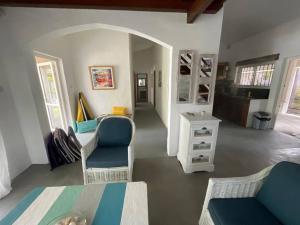 a living room with two chairs and a table at Villa Mia in Trou d'Eau Douce