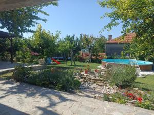 Gallery image of Stai za gosti Bazdarovi in Byala