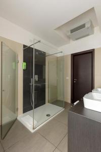 Koupelna v ubytování Napolit'amo Hotel Medina + 37 fotografií