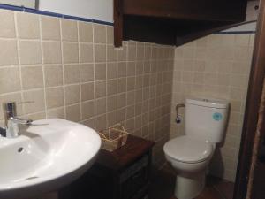 Koupelna v ubytování Casa Soleta Ezcaray