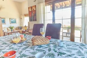 Nápoje v ubytování El Balcón de Comillas, chalet con jardín + 21 fotografií