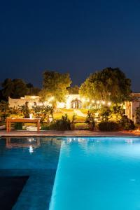 Masseria della Piana内部或周边的泳池