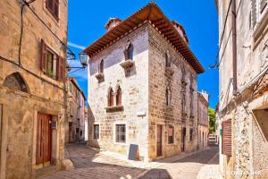 an alley in an old town with stone buildings at Piccolo Hotel in Vodnjan