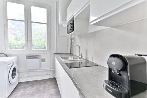 Köök või kööginurk majutusasutuses Appartement Vue panoramique sur la capitale
