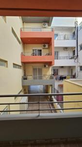 En balkon eller terrasse på Cozy home + 16 billeder