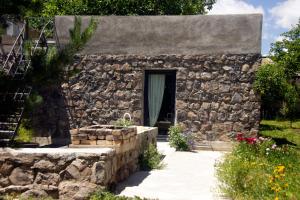 En have udenfor Zove Rural Cottage with garden views