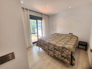 Ένα ή περισσότερα κρεβάτια σε δωμάτιο στο Luxury home by the beach