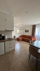 Kuchyň nebo kuchyňský kout v ubytování Apartmani Radmanovic