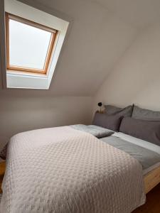 Postel nebo postele na pokoji v ubytování Ferienwohnung, nahe dem Faaker See