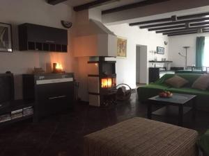 Afbeelding uit fotogalerij van Casa Din Deal in Podişu