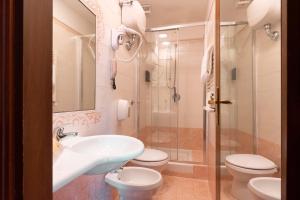 Koupelna v ubytování Hotel Hiberia