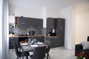 a kitchen with a table and chairs in a kitchen at Nuova Arte - Dal Lago di Como allo Stadio in Como