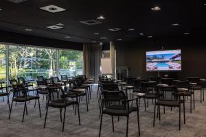 TV a/nebo společenská místnost v ubytování Hôtel Spa Restaurant Villa Castellane