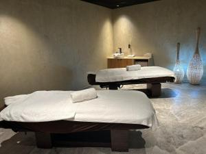 Postel nebo postele na pokoji v ubytování Hôtel Spa Restaurant Villa Castellane