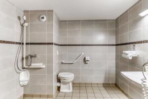 Koupelna v ubytování Ace Hotel Montluçon + 6 fotografií