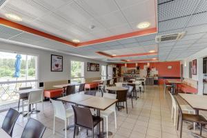 Restaurace v ubytování Ace Hotel Montluçon