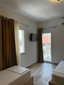 Postel nebo postele na pokoji v ubytování Helena Hotel