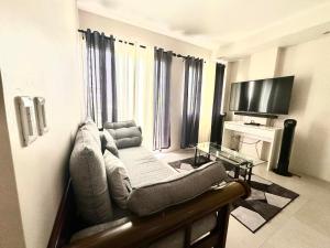 TV a/nebo společenská místnost v ubytování Matina Enclaves Residences
