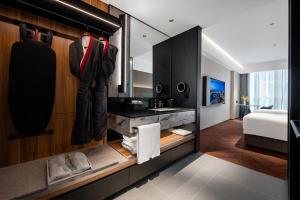 Voodi või voodid majutusasutuse IntercityHotel Shenzhen Bay -Free laundry & Free MiniBar toas