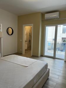 Postel nebo postele na pokoji v ubytování Helena Hotel