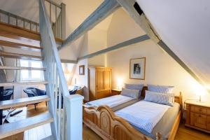 Postel nebo postele na pokoji v ubytování Hotel Pension St Nikolai