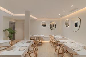 A restaurant or other place to eat at Boutique Hotel Cordial La Niña de Vegueta