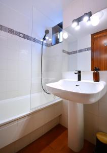 Fotografia z galérie ubytovania Apartamento con piscina en Pedras Negras v destinácii Pontevedra