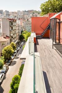 Fotografie z fotogalerie ubytování Decent apartment with a magnificent terrace , view v destinaci Istanbul