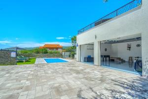 Hồ bơi trong/gần Luxury Villa Nikoma with heated pool and whirlpool
