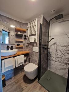 Koupelna v ubytování Pension Zum Lukullus + 25 fotografií