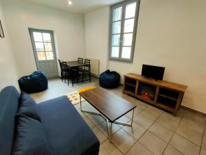 a living room with a couch and a fireplace at Idéal famille & couple in Moissac