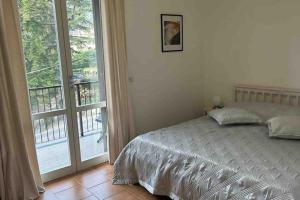 Postel nebo postele na pokoji v ubytování Casa Ambra, 50m vom Comer See, 2 private Parkplätze