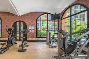 Γυμναστήριο ή/και όργανα γυμναστικής στο Lsq Venetian Condo 1 bedroom luxury with pool & gym access